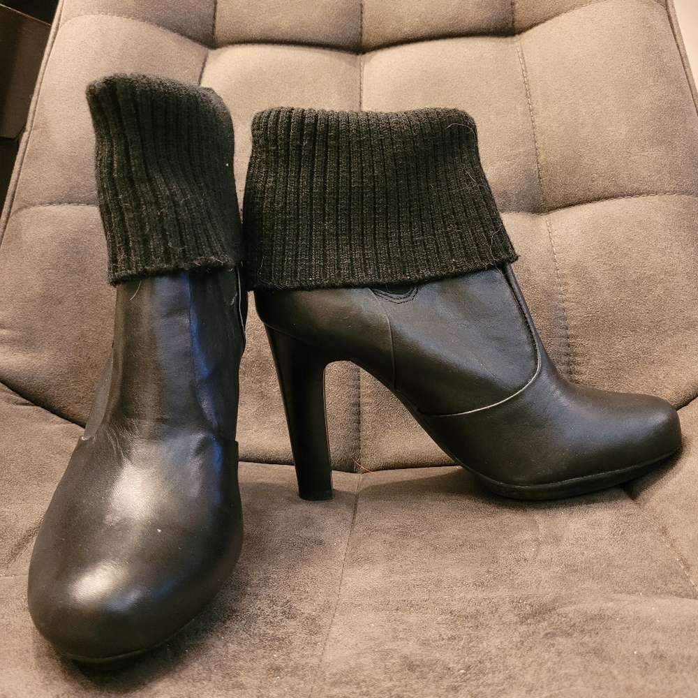 Black leather high hell hanckle boots